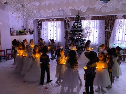 "Кел жаңа жыл, жаңа жыл!" Жұлдыз тобы
